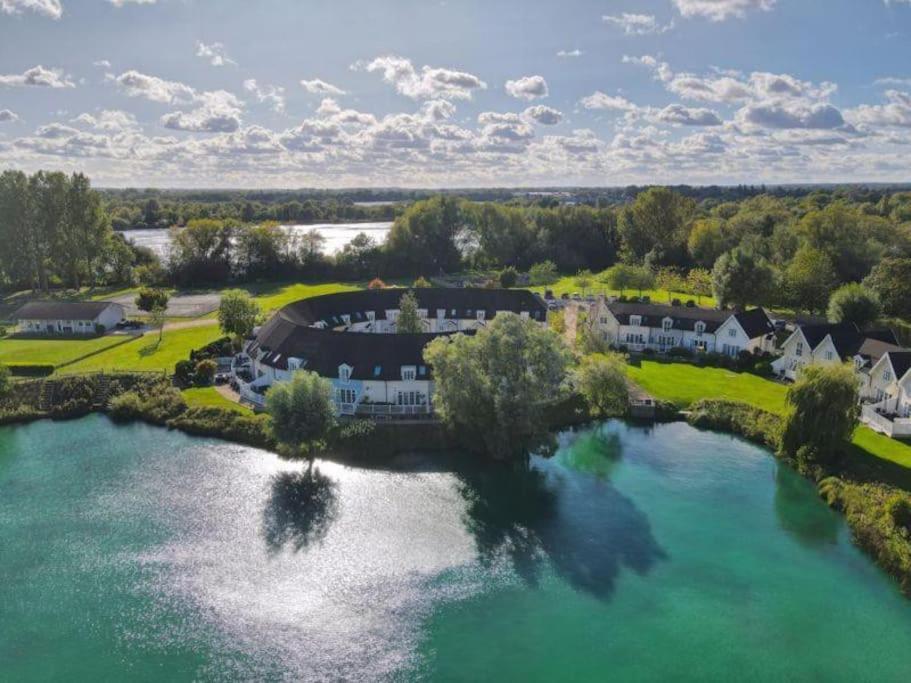 Charming Lake House Nature Retreat In Cotswold Water Park, South Cerney Near Cirencester Esterno foto