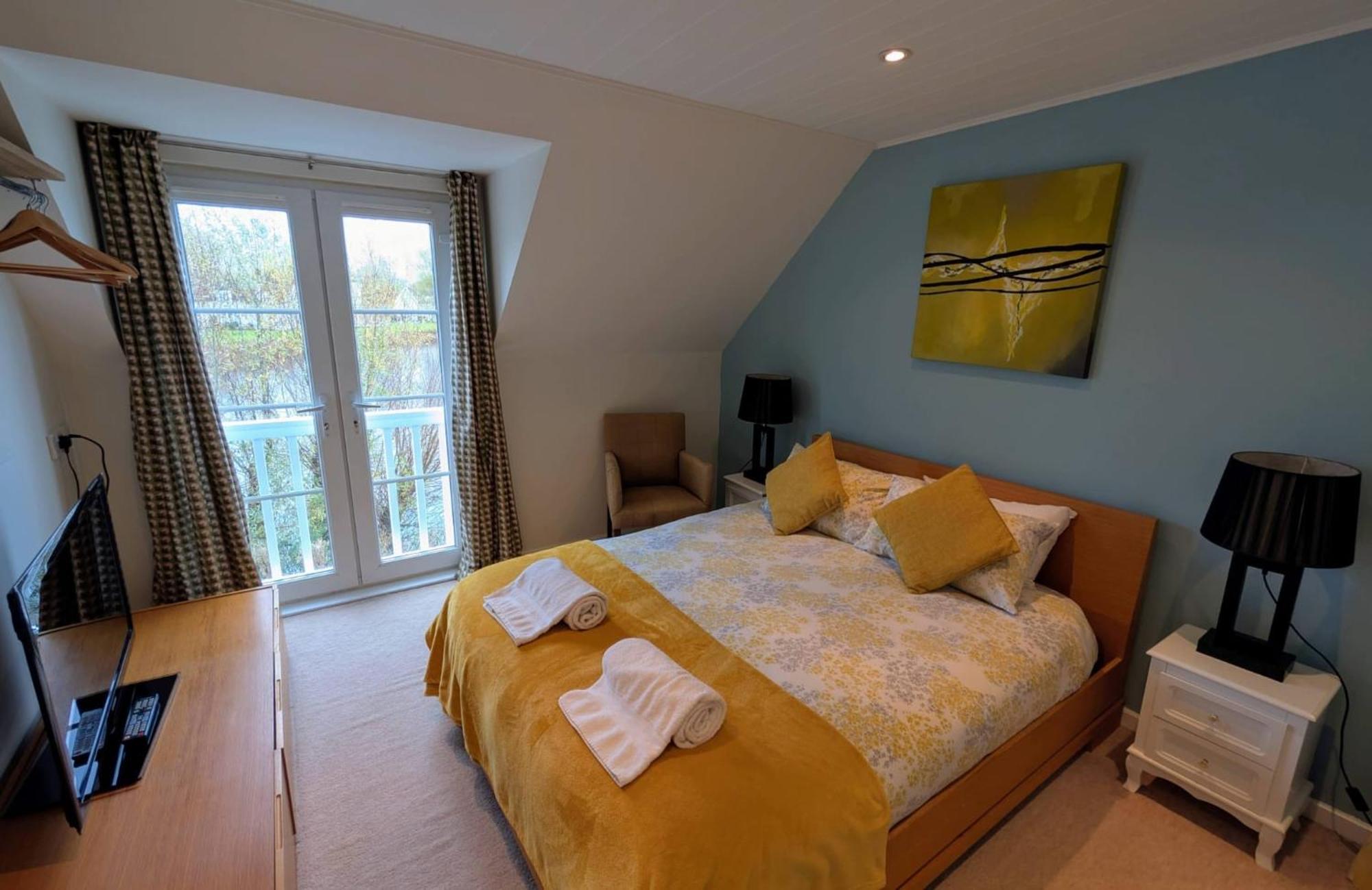 Charming Lake House Nature Retreat In Cotswold Water Park, South Cerney Near Cirencester Esterno foto
